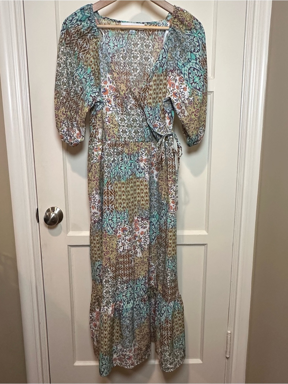 NWT - Emma & Michelle Short Sleeve Colorful Floral Tiered Midi Dress - Size Smal
